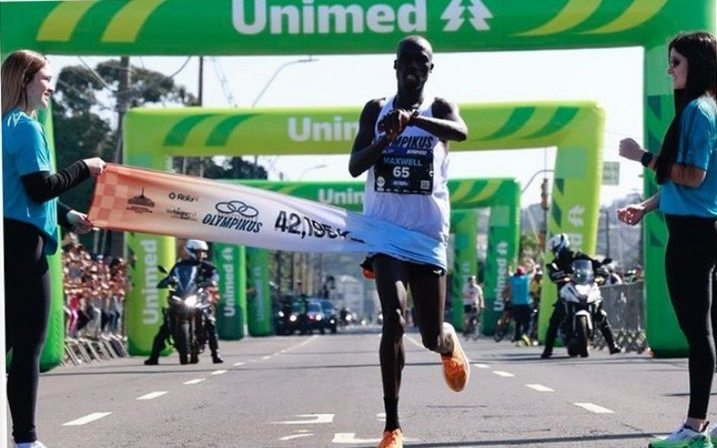 Maxwell Rotich, de Uganda, foi o campeão do masculino | abc+