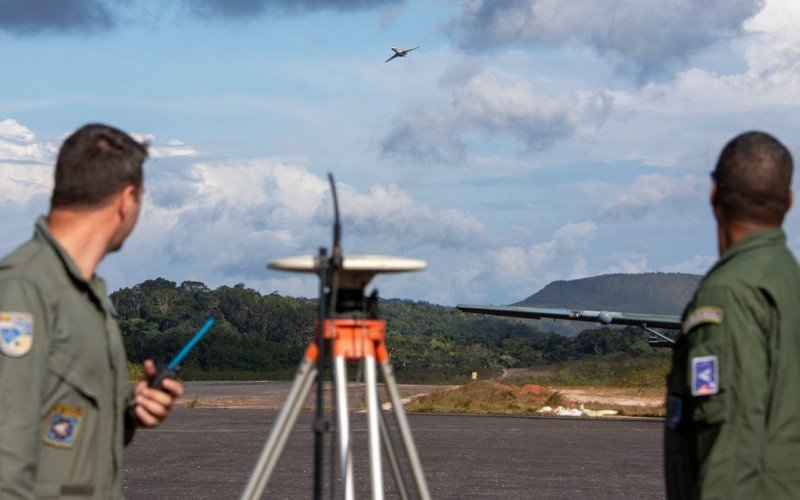 Avião de grupo especial da Aeronáutica vai sobrevoar Porto Alegre nesta semana | abc+