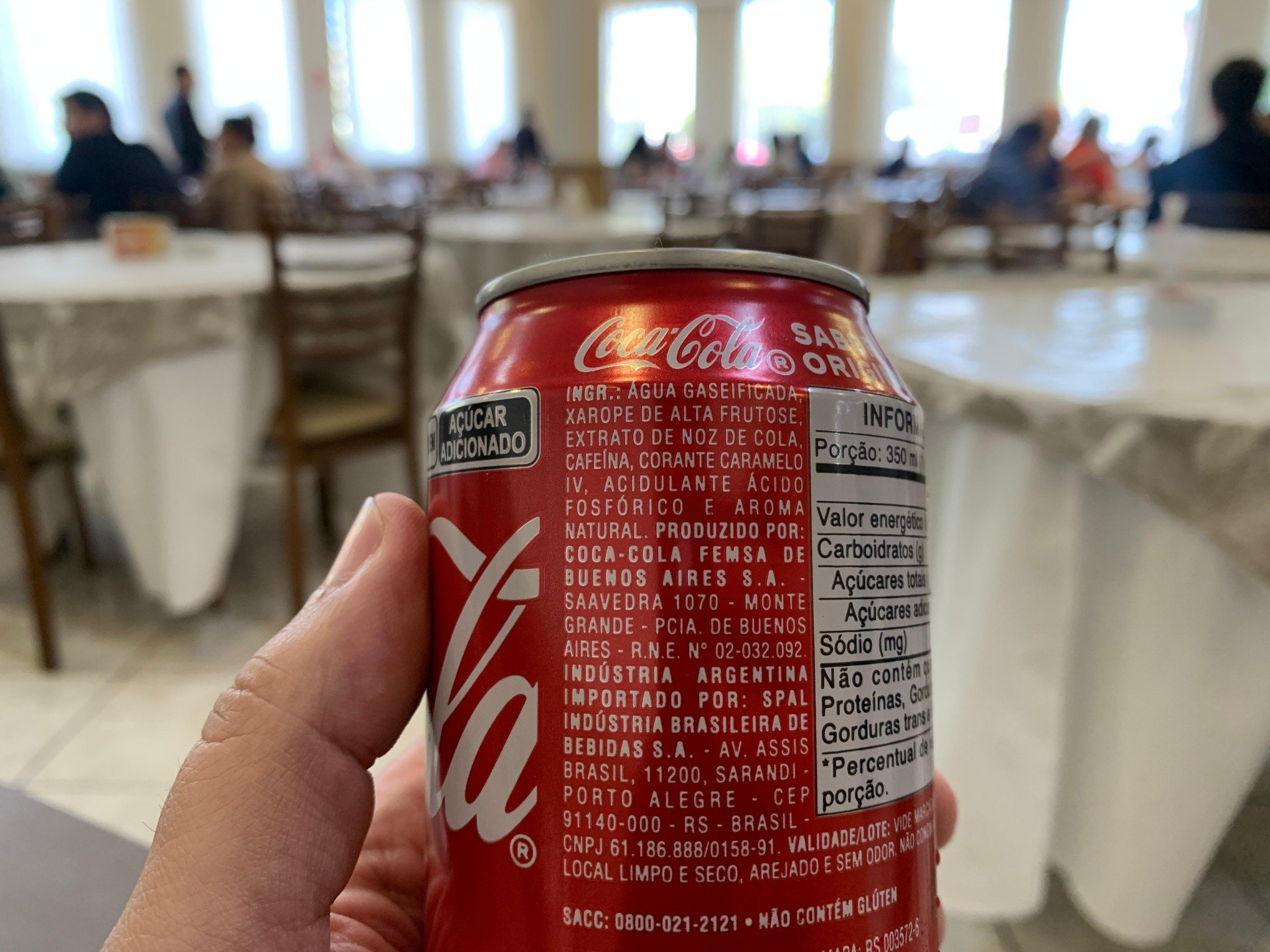 Gaúchos estão tomando Coca-Cola argentina; veja quando reabre a fábrica de Porto Alegre