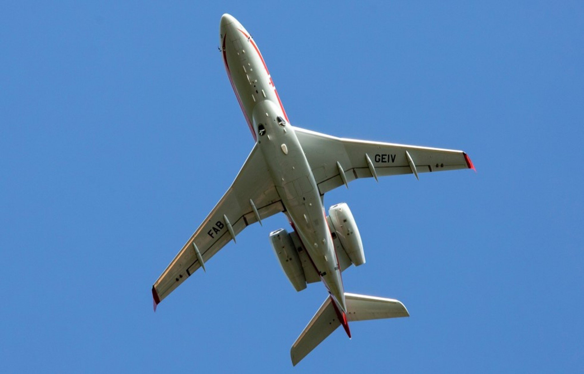 Fique atento: avião militar fará operação especial no céu de Porto Alegre