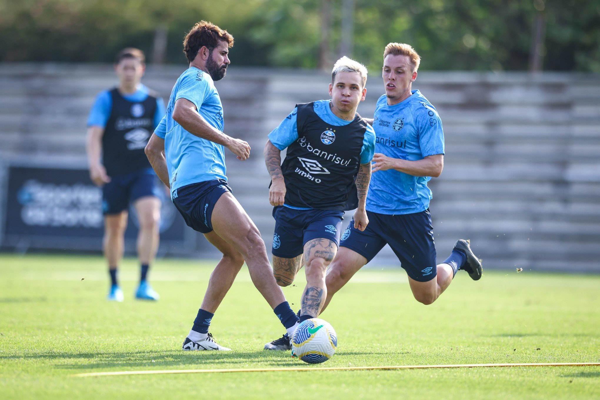 Grêmio volta aos treinos com Renato no comando; desfalques podem retornar