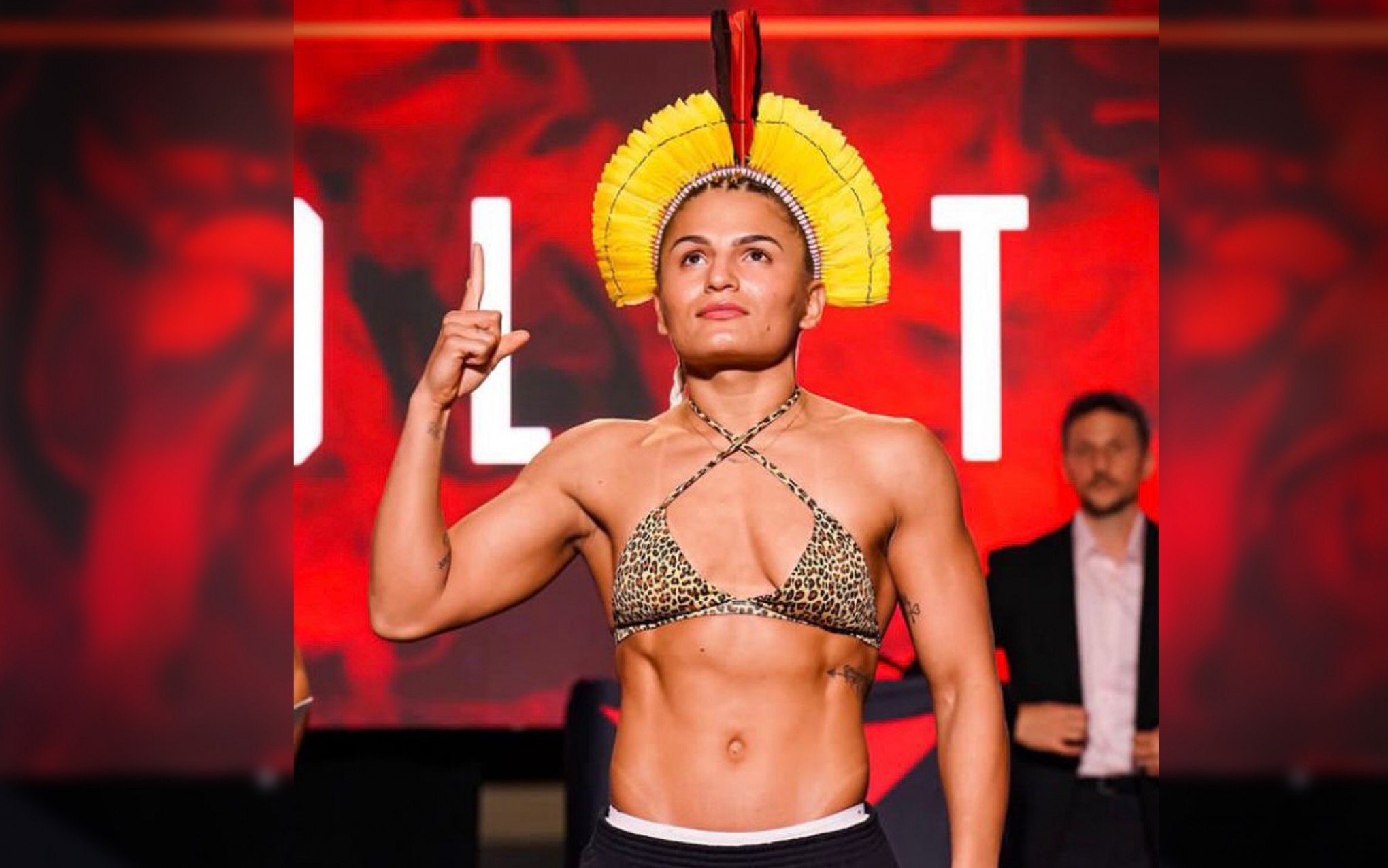 Rayla Nascimento, a Índia, vence combate contra Viviane "Sucuri" no XFC 51