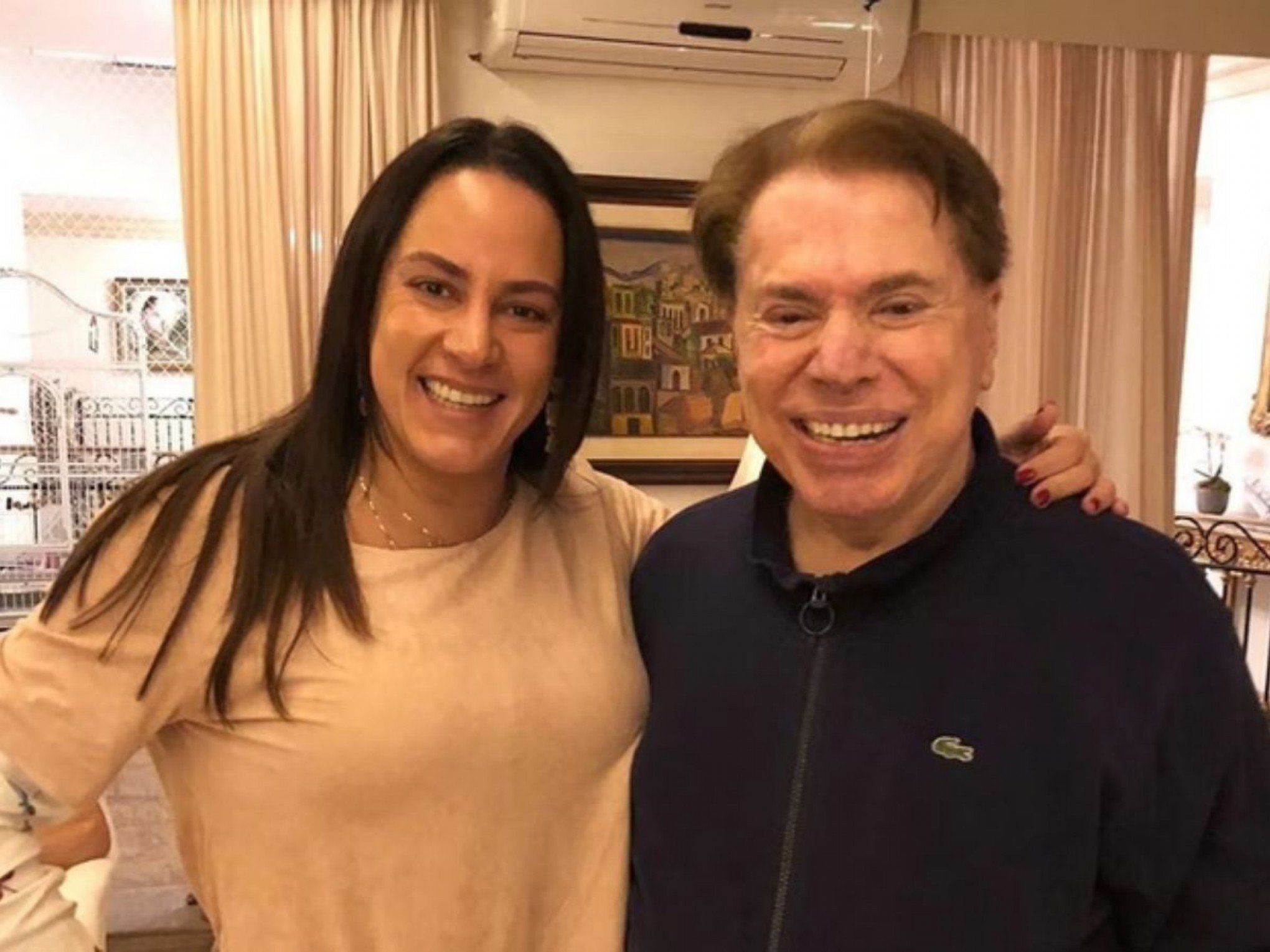 Filha adotiva de Silvio Santos chora ao vivo de saudades do pai: "Vivendo um dia de cada vez"