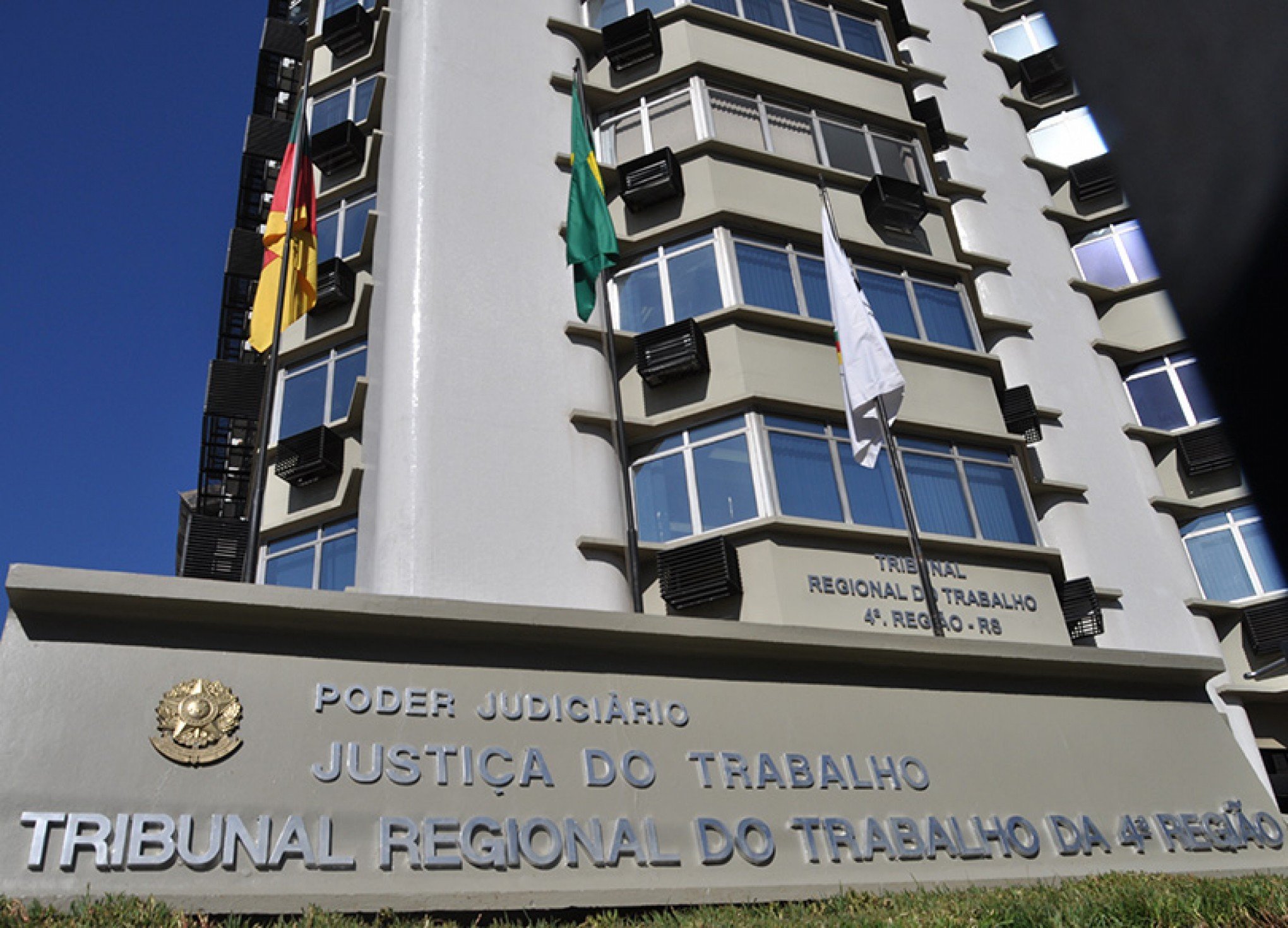 Tribunal Regional do Trabalho mantém condenação de cinco pessoas por agressão a idoso em empresa de Gramado