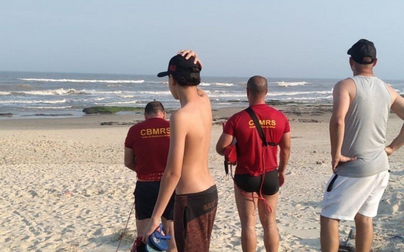 Adolescente desaparece no mar e bombeiros fazem buscas no litoral norte | abc+