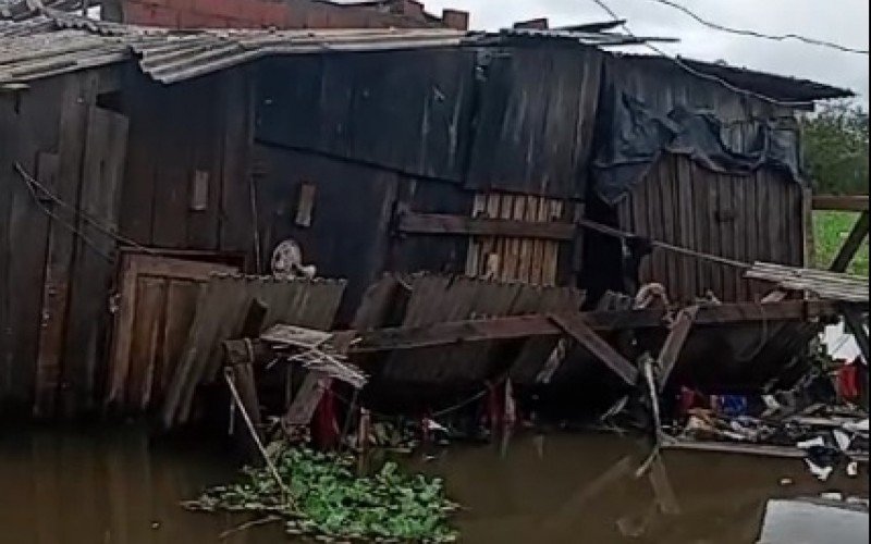 Cozinha da Horta, da ocupação de mesmo nome, no bairro Rio dos Sinos, foi destruída pela enchente de maio 