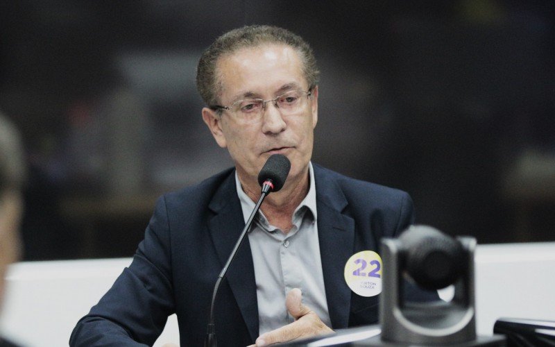 Airton Souza no segundo debate dos candidatos à Prefeitura de Canoas | abc+