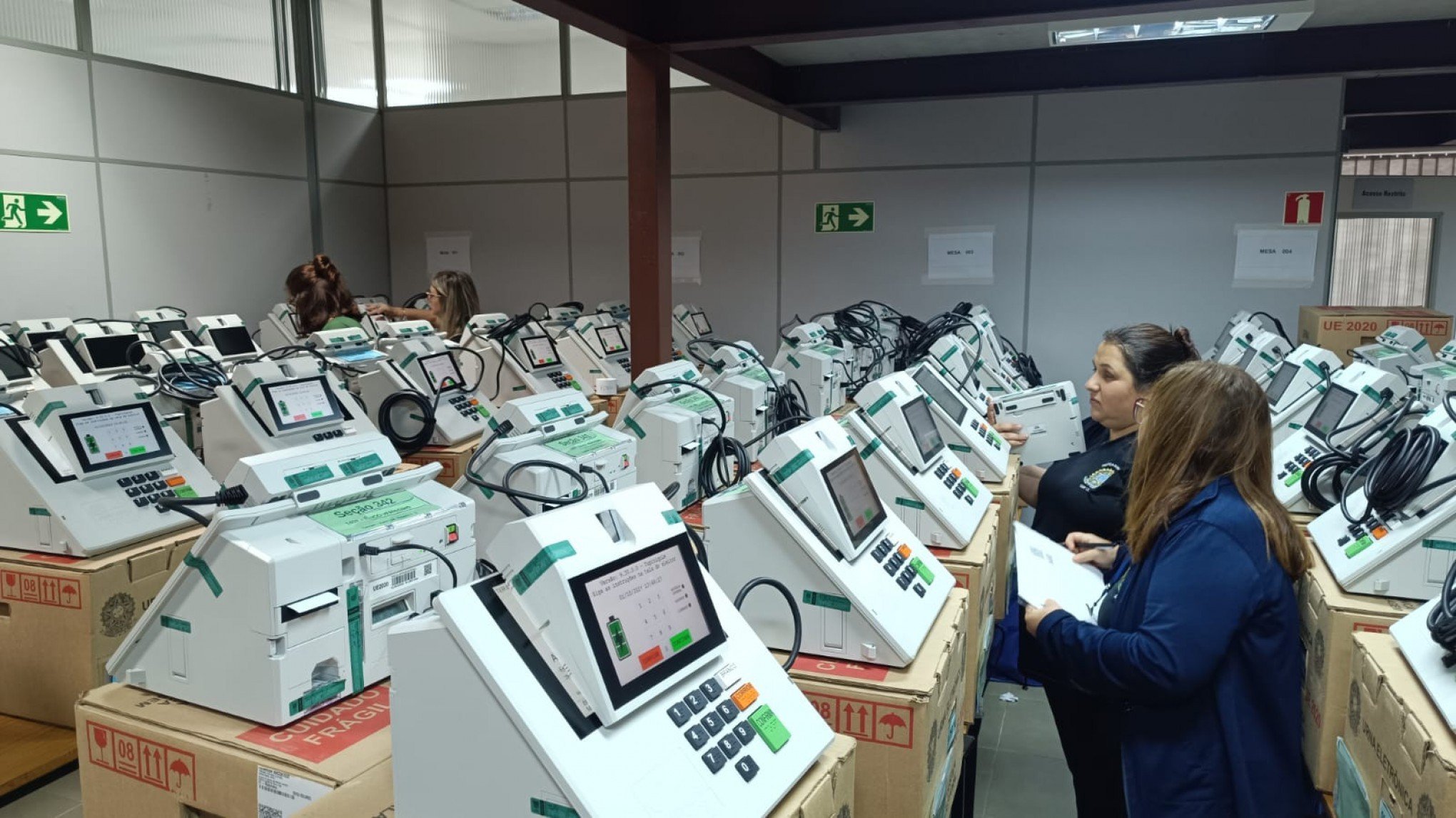 Cartório Eleitoral de Canoas começa teste de operação das urnas