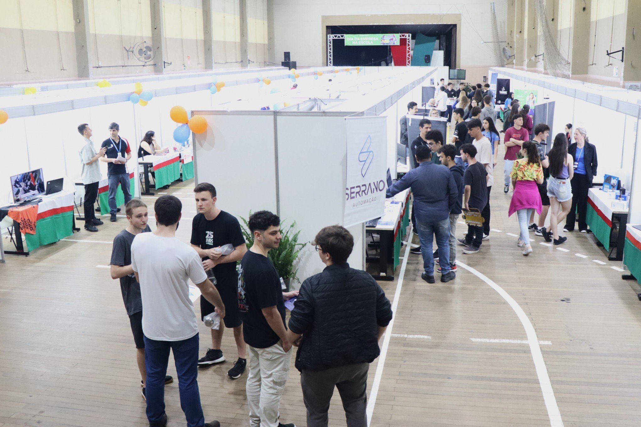 Dia da Empresa conecta estudantes e empresas na Fundação Liberato