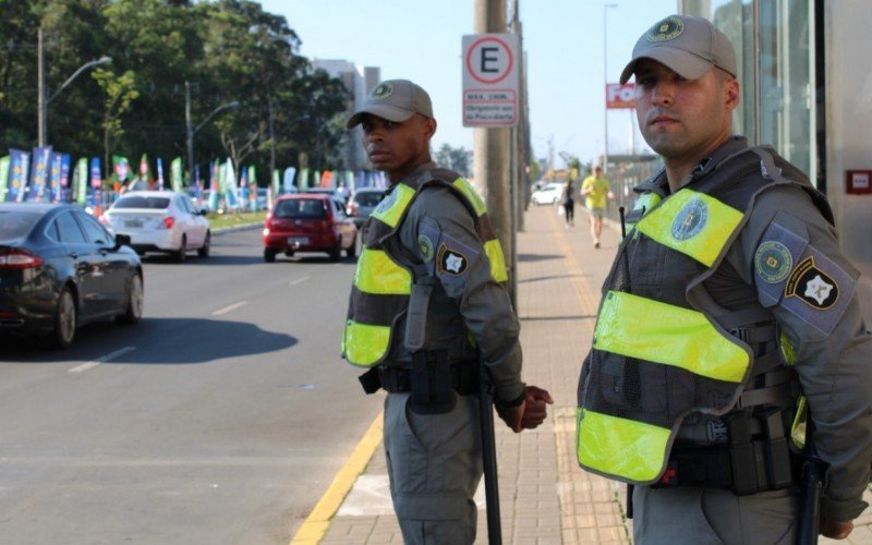 O 15º Batalhão da Polícia Militar (BPM) recebeu reforço, no último final de semana, de os alunos-soldados da Escola de Formação e Especialização de Soldados de Porto Alegre (ESFAS)