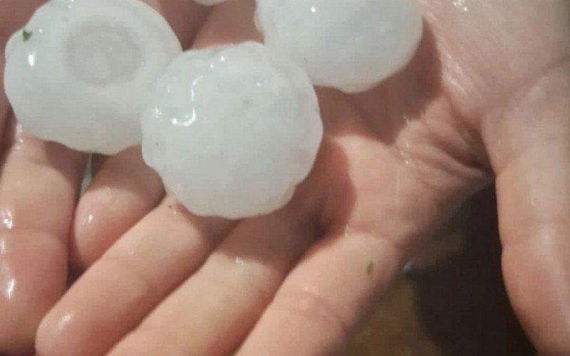 Queda de granizo em Passo Fundo na madrugada de quarta-feira | abc+