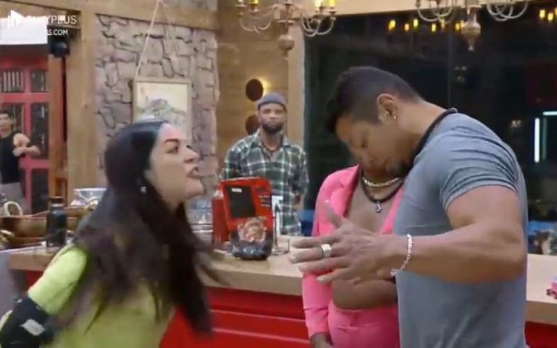 Entre gritos, Luana cuspiu em Gilsão durante briga na A Fazenda 16 | abc+