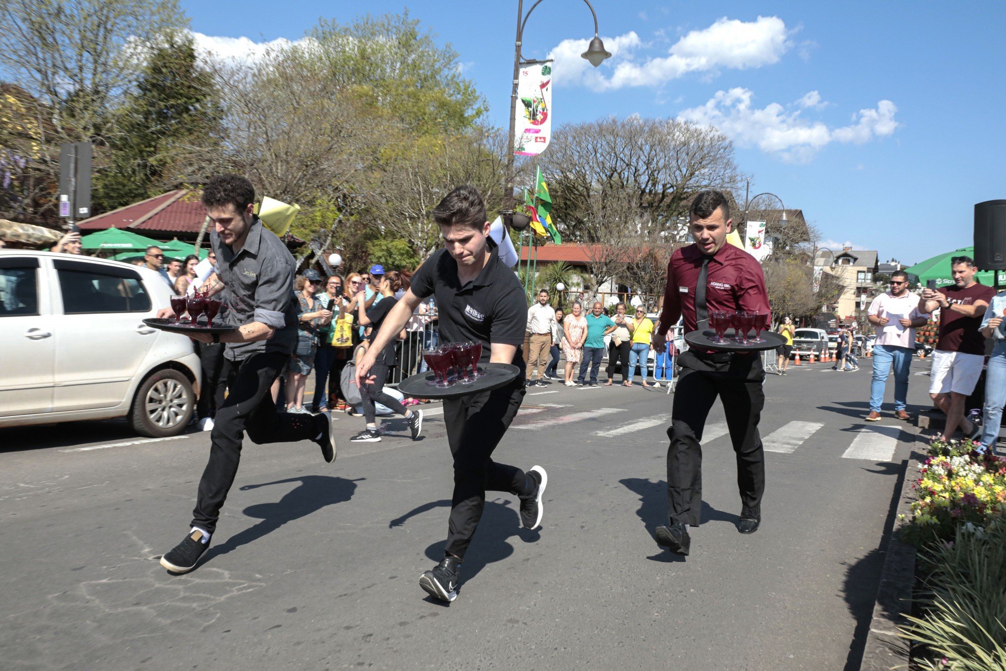 FESTIVAL DE GASTRONOMIA: Corrida de Garçons e Garçonetes tem inscrições abertas em Gramado