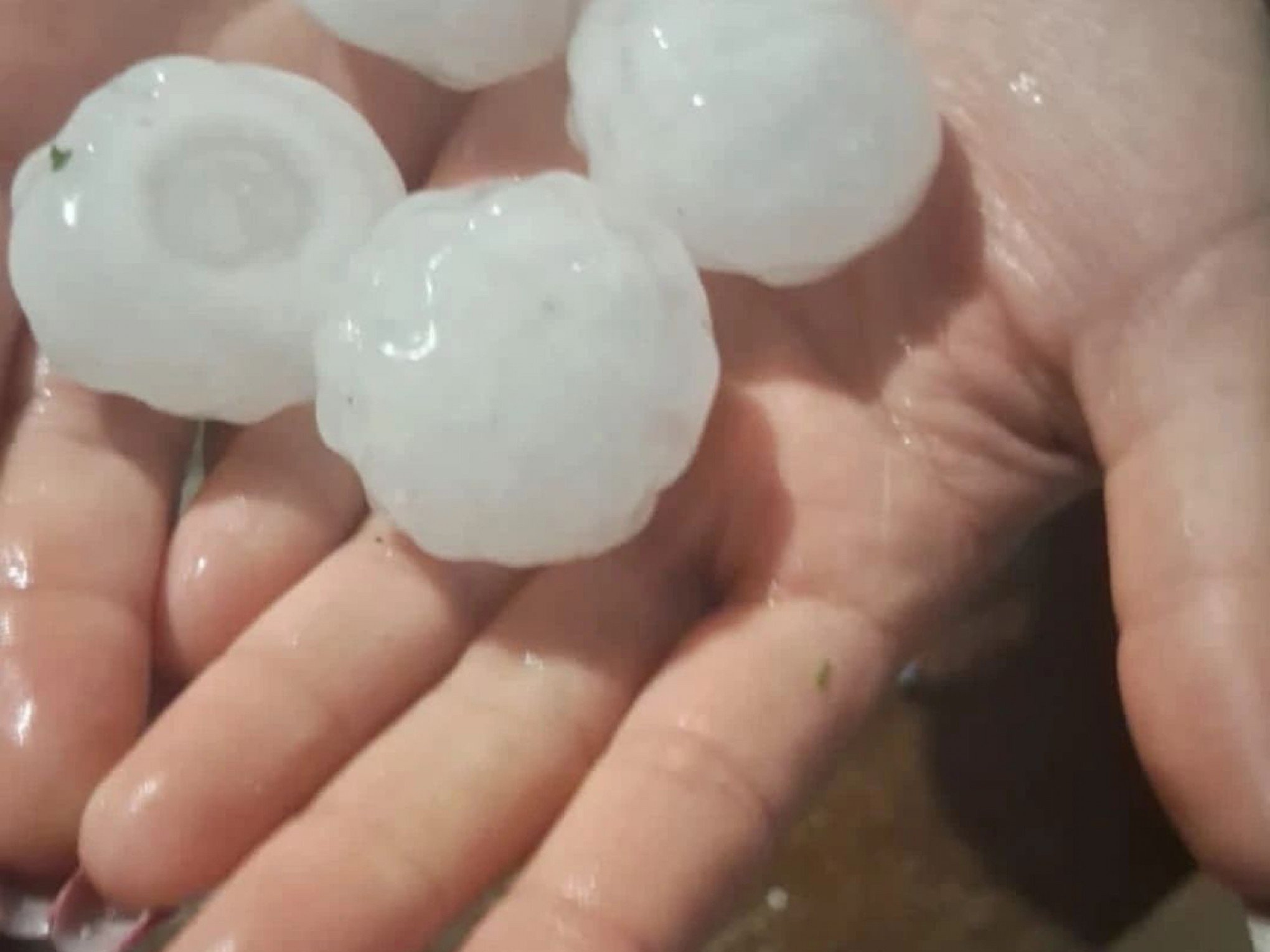 Temporal com granizo causa estragos em cidades do Rio Grande do Sul