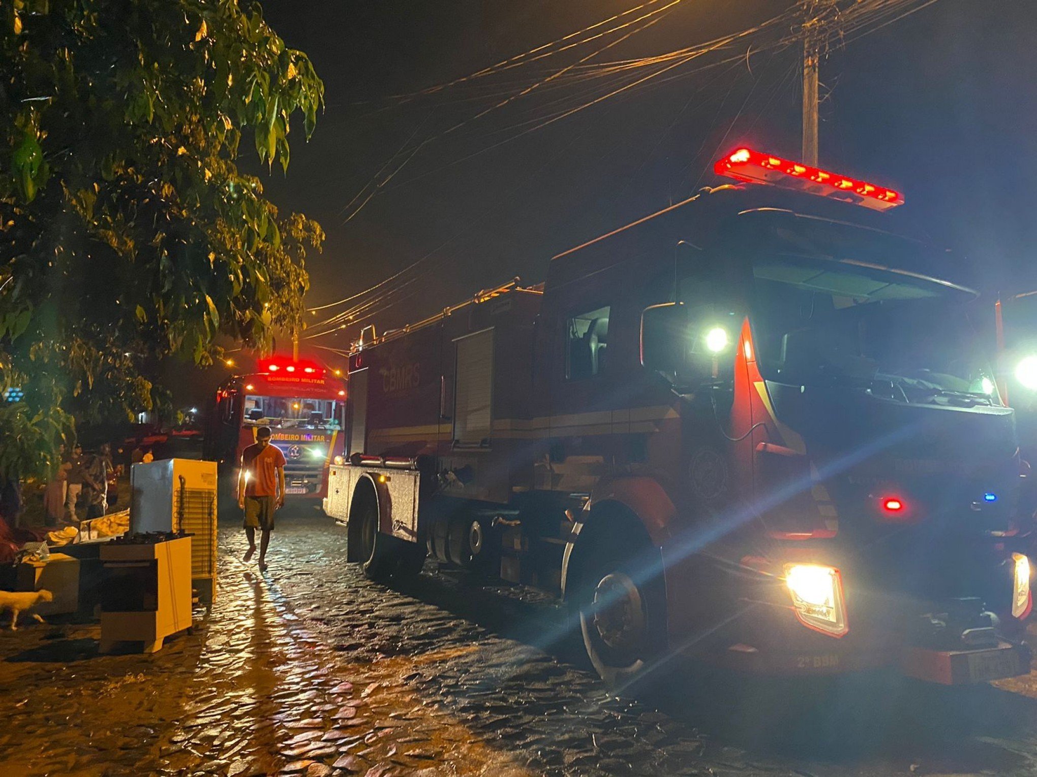 VÍDEO: Incêndio destrói casa de família de Novo Hamburgo