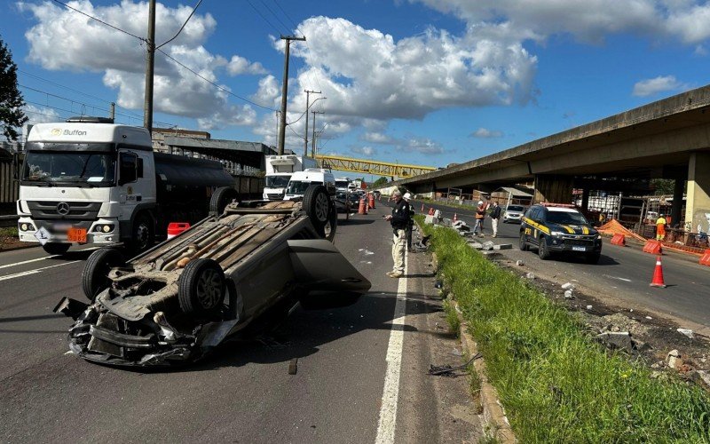 BR-116: Motorista perde controle da direção e capota carro em Esteio | abc+