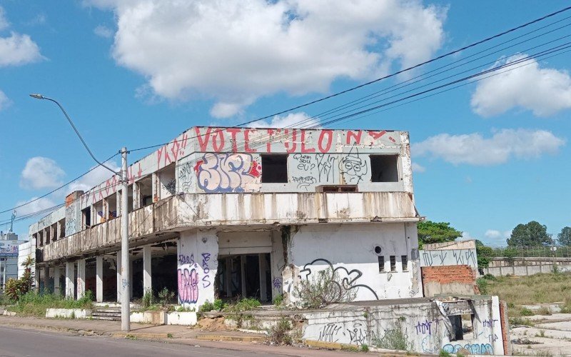 PrÃ©dio da Metrovel volta a ser habitado pela populaÃ§Ã£o em situaÃ§Ã£o de rua Ã s vÃ©speras das eleiÃ§Ãµes