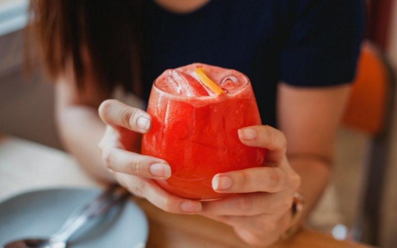 Suco de frutas vermelhas é cheio de benefícios para a saúde | abc+