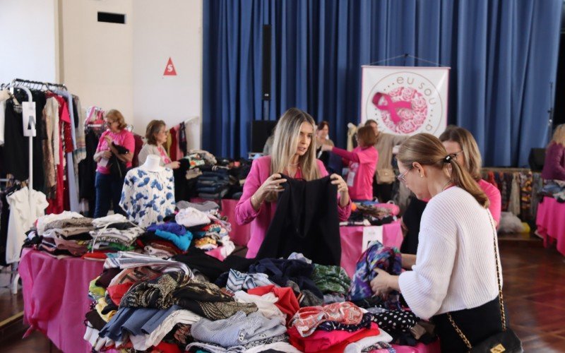 Bazar Rosa Choque arrecada recursos para pagar exames de mamas para mulheres em situação de vulnerabilidade social  | abc+