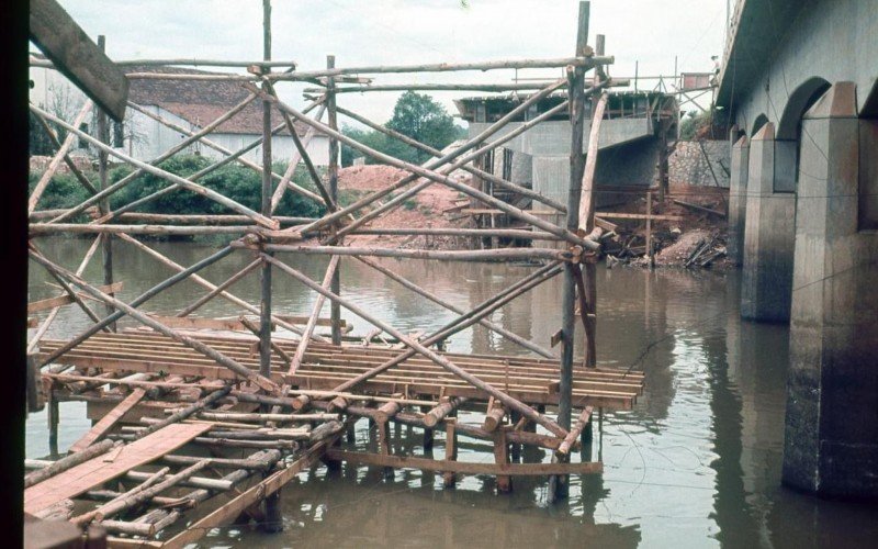 Pontes sobre o Rio dos Sinos na década de 1960 