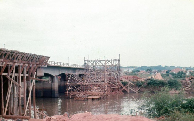 Pontes sobre o Rio dos Sinos na década de 1960 