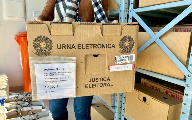 Primeiras urnas eletrônicas saem do cartório eleitoral de Novo Hamburgo. | abc+