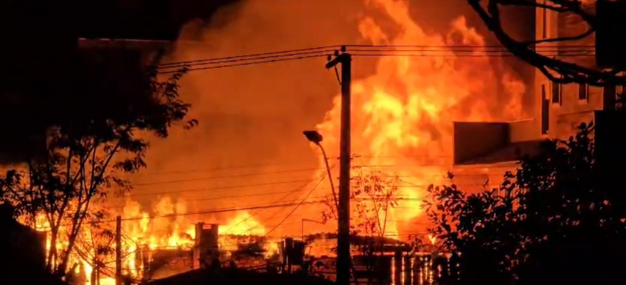 Incêndio atinge CTG Querência, no Centro de Canela, nesta sexta-feira (4) | abc+