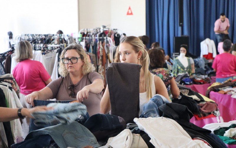 Bazar Rosa Choque contou com milhares de peças