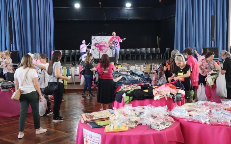 Bazar Rosa Choque contou com milhares de peças