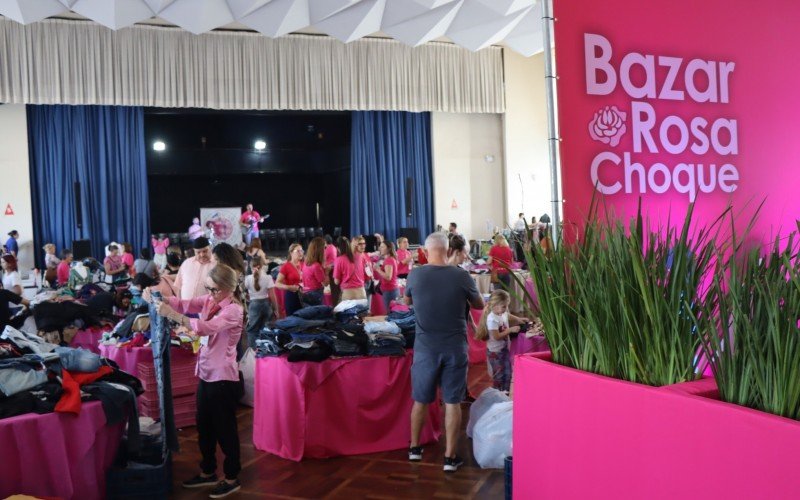 Bazar Rosa Choque contou com milhares de peças