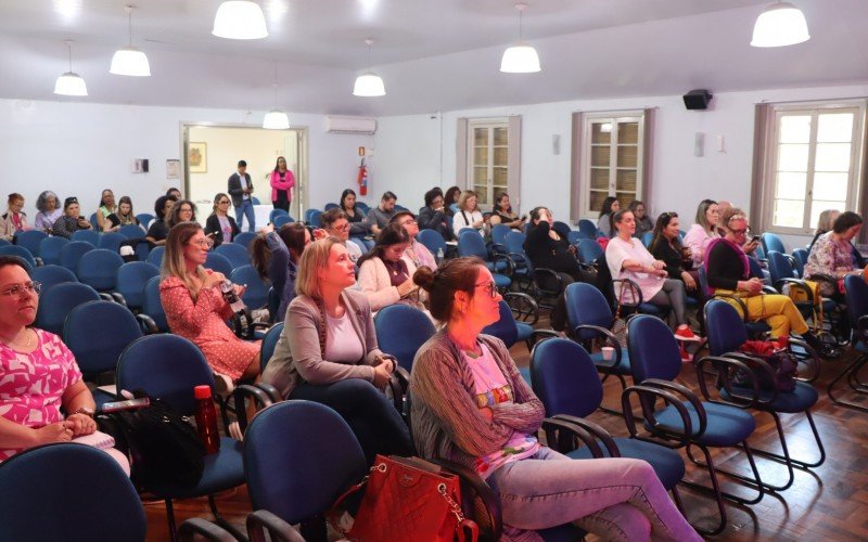 Tarde de sábado foi de palestras na Faculdade IENH