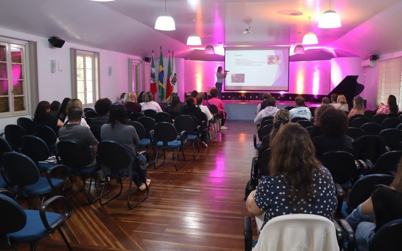 Tarde de sábado foi de palestras na Faculdade IENH