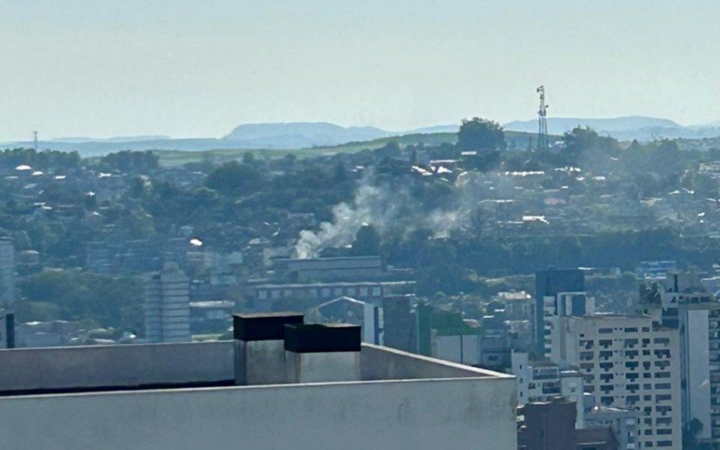 Incêndio no bairro Primavera, em Novo Hamburgo, pode ser visto de longe | abc+