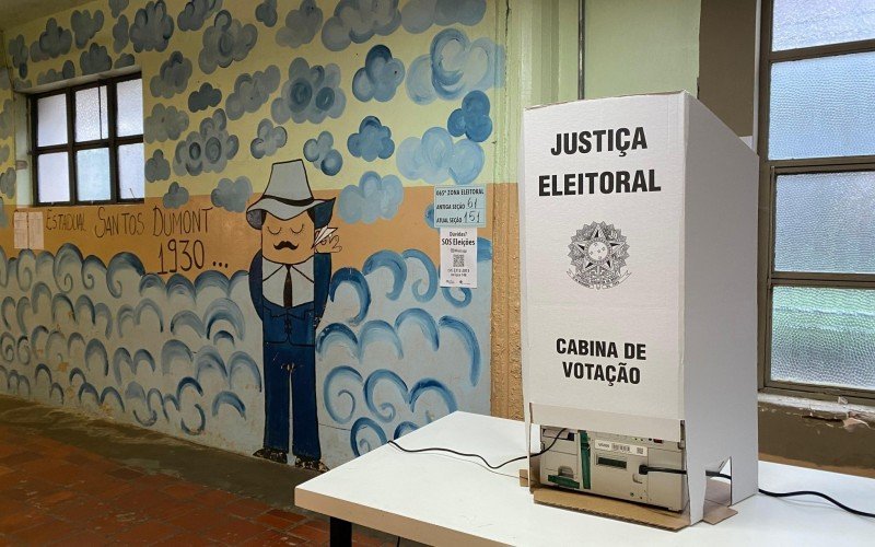 Movimentação das eleições na Escola Estadual Santos Dumont, em Gramado