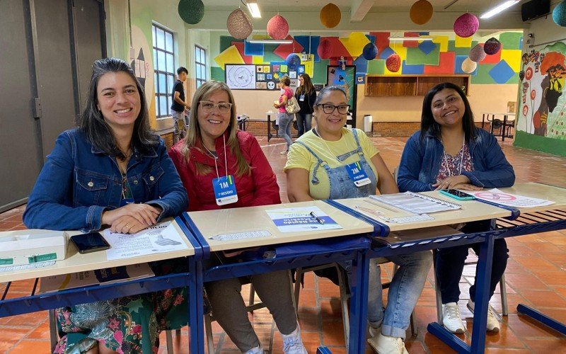 Movimentação das eleições na Escola Estadual Santos Dumont, em Gramado