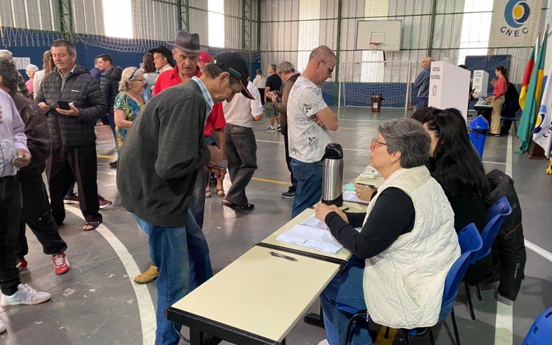 Movimentação das eleições no Colégio Cnec, em Gramado