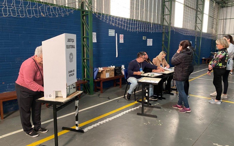 Movimentação das eleições no Colégio Cnec, em Gramado