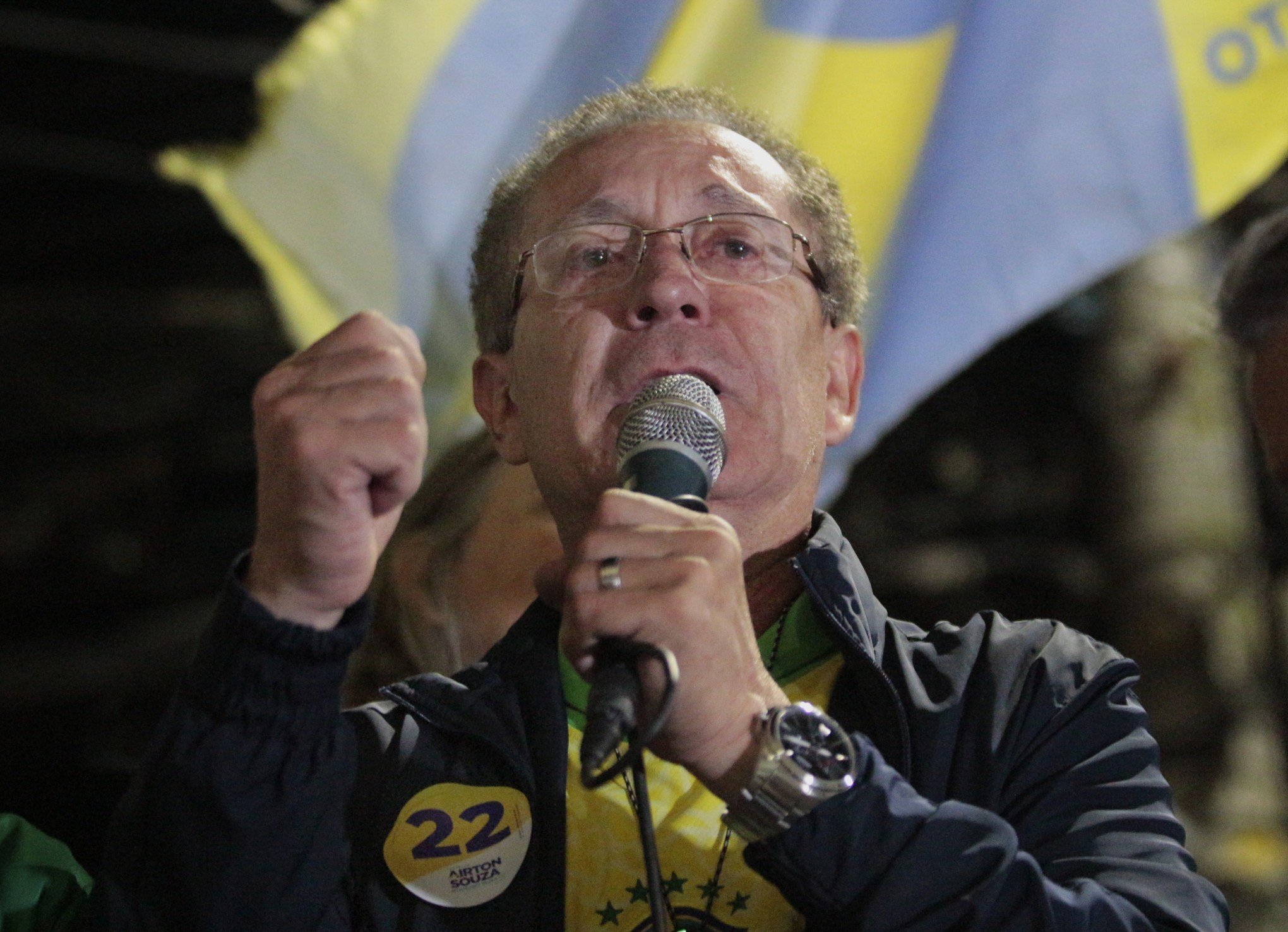 Com 35,26% dos votos, Airton Souza comemora segundo turno