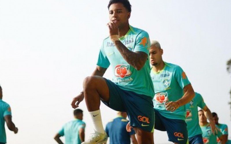 Brasil faz primeiro treino no CT do Palmeiras desfalcado de 4 jogadores e em clima de tensão | abc+