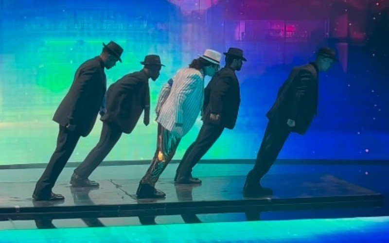 Whindersson Nunes imita Michael Jackson no Domingão e ganha elogio de Luciano Huck | abc+