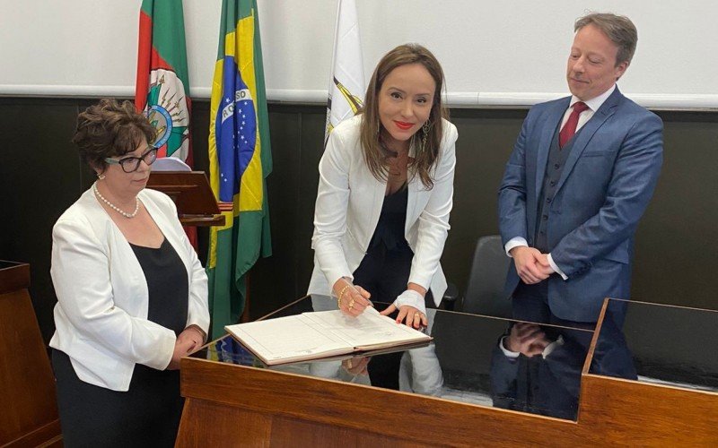 Vivian Feliciano toma posse como juíza titular em São Francisco de Paula