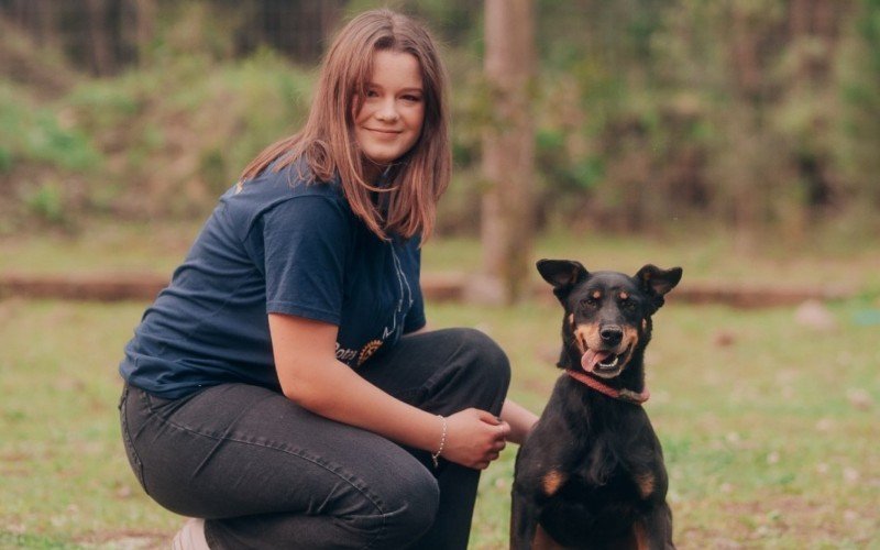 Jovens de diversos países participaram de campanha de adoção de pets em Canela