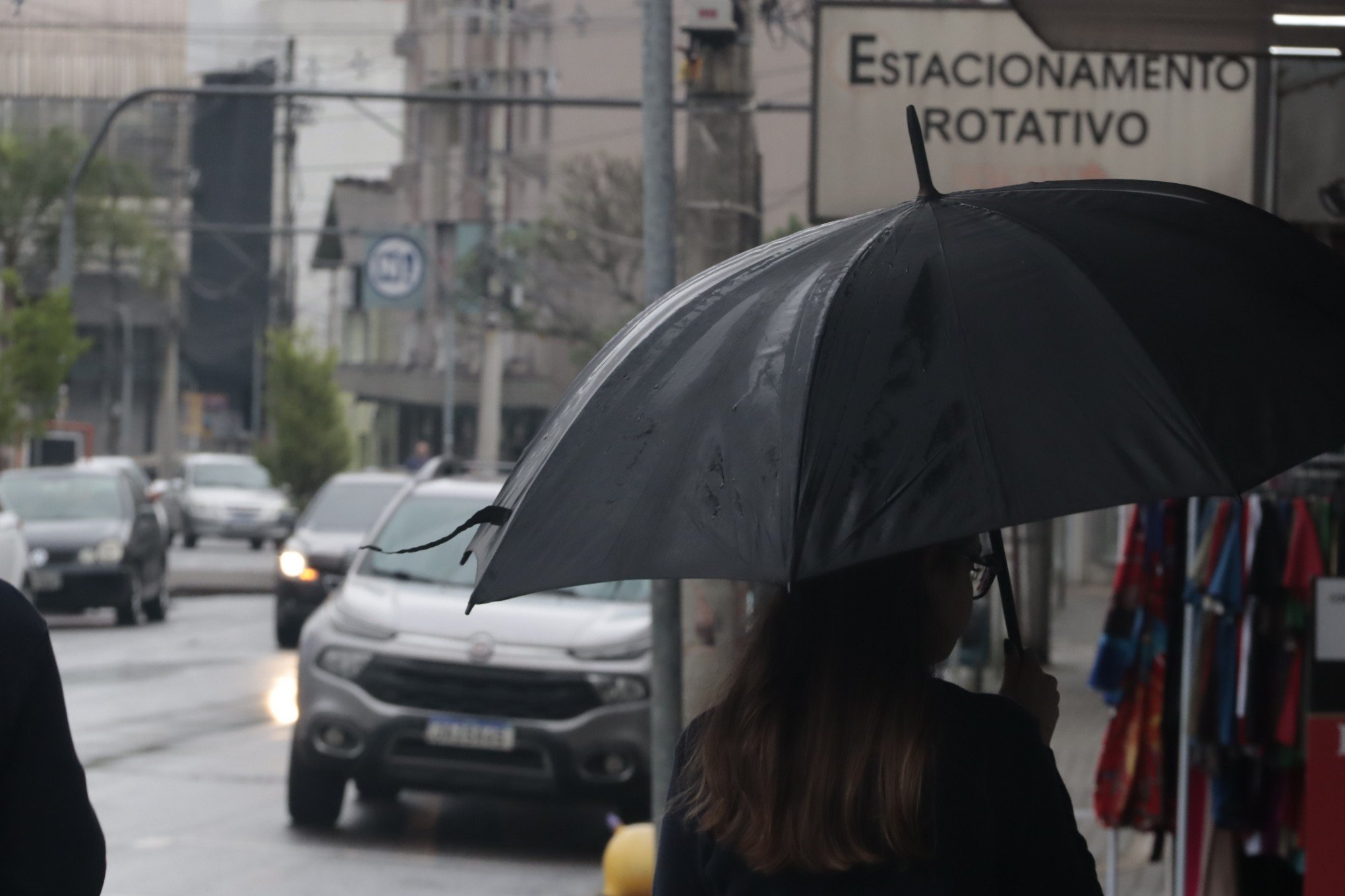PREVISÃO DO TEMPO: RS tem alerta amarelo para chuvas intensas; saiba o que esperar