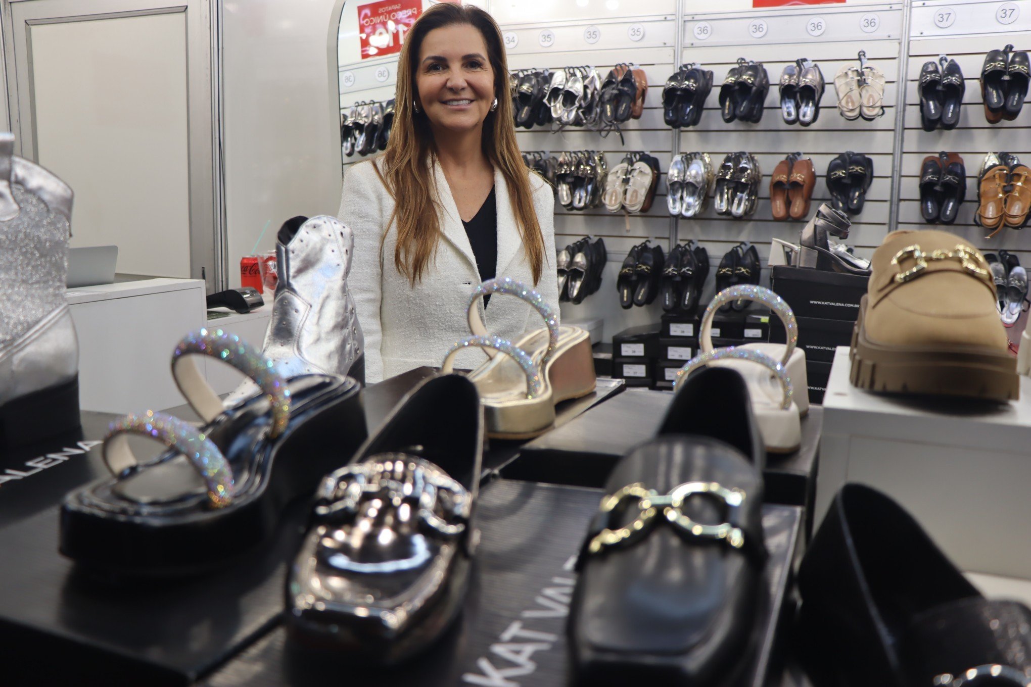 LOUCURA POR SAPATOS: Feira celebra variedade de produtos e homenageia imigração alemã