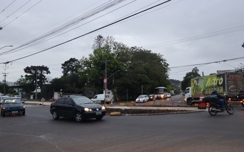 Rótula virou único acesso ao bairro Rincão dos Ilhéus