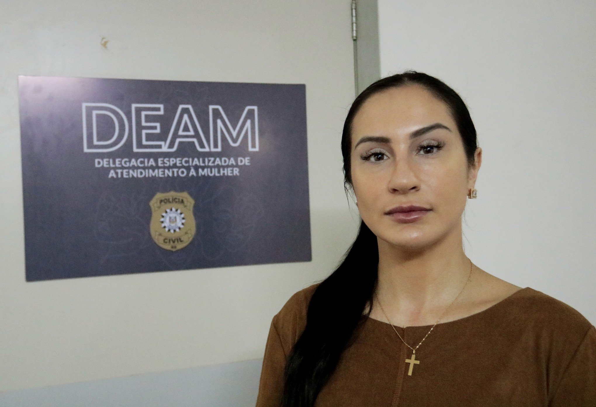 "Tiveram um desentendimento e ele começou a bater nela com o martelo", conta delegada sobre assassinato brutal na região metropolitana