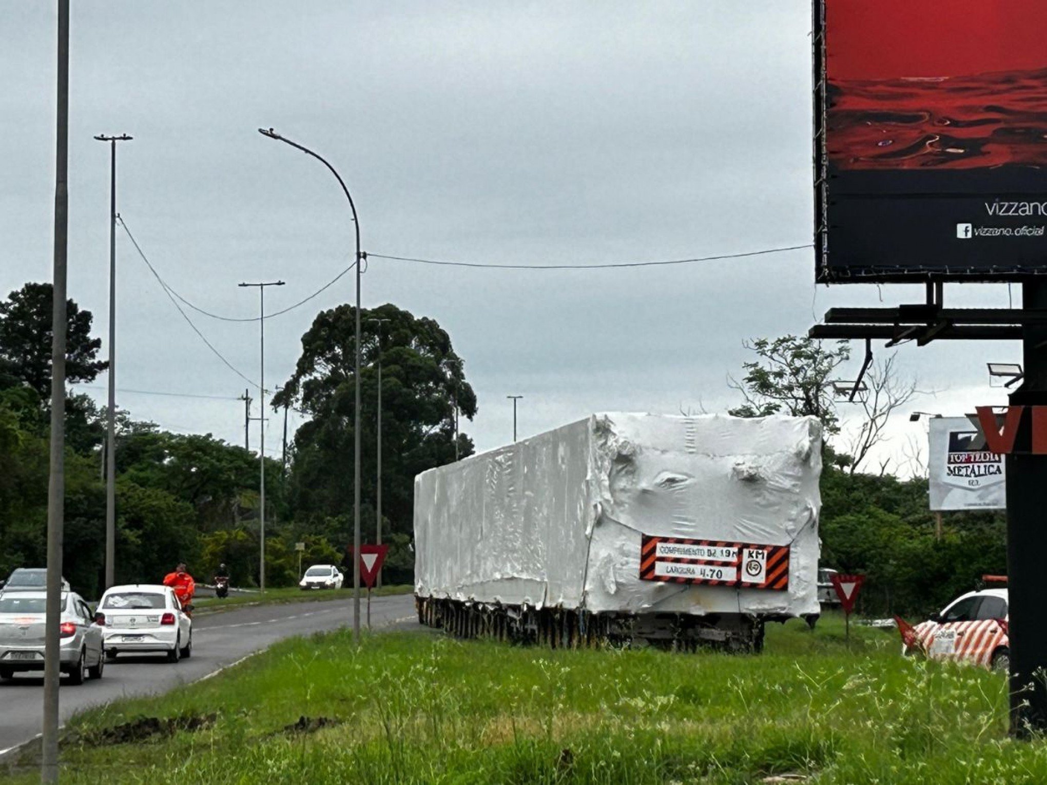 VÍDEO: Para onde vai caminhão gigante que passou pela BR-116 e RS-239 nesta manhã