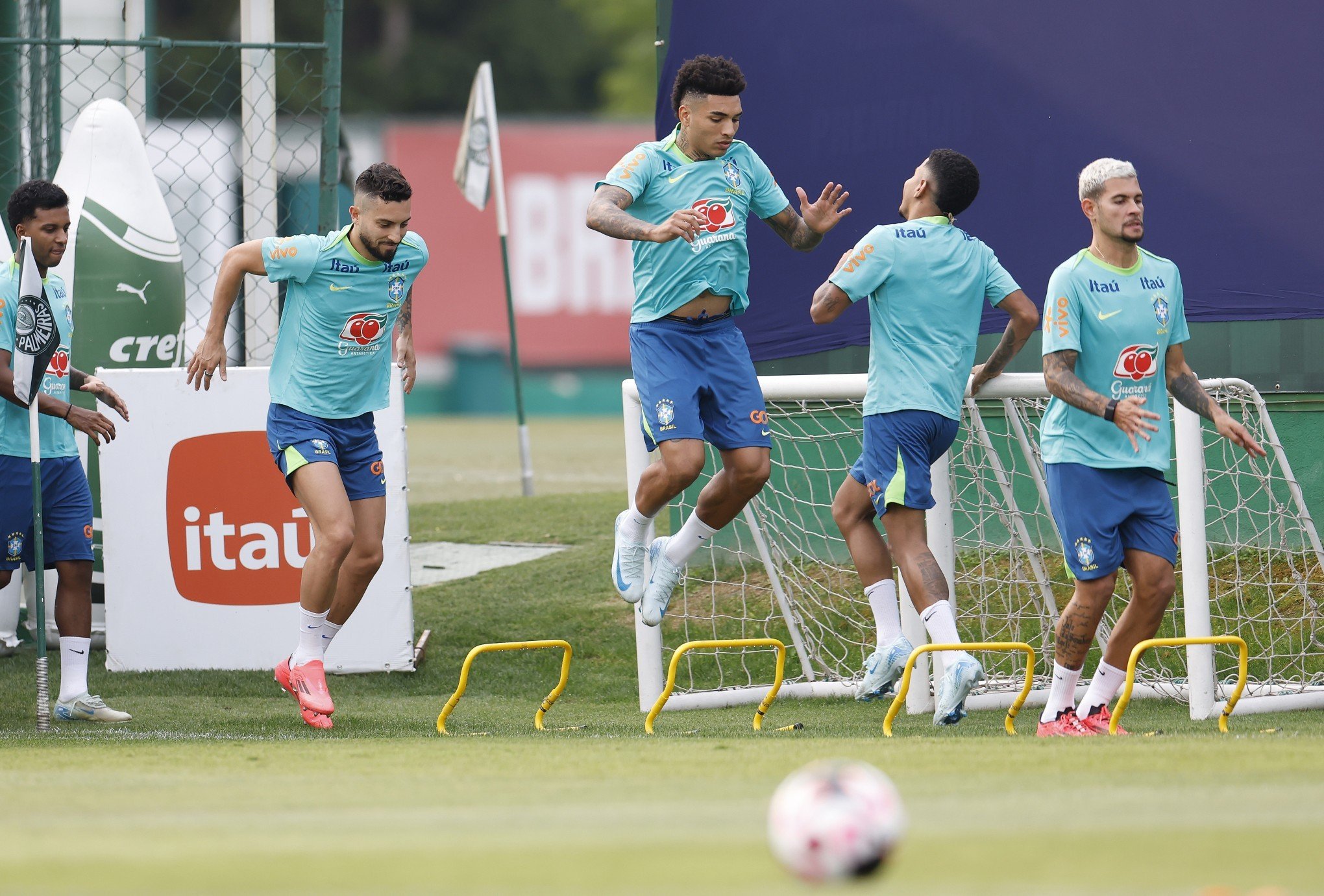 Igor Jesus desbanca Endrick e vai ser titular contra o Chile