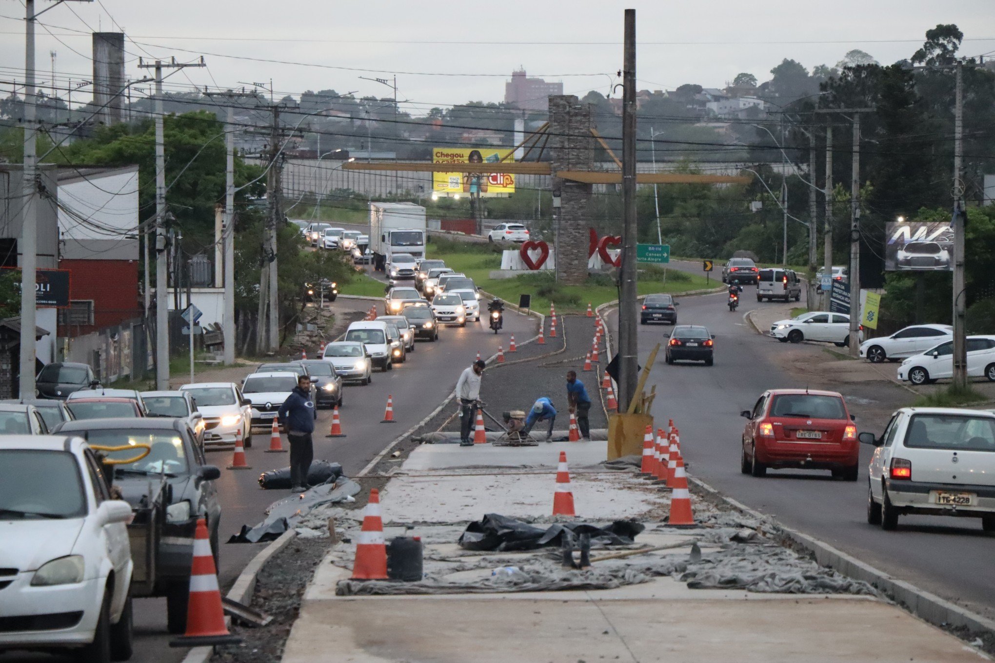 Revitalização de avenida de Estância Velha entra na reta final com problemas no trânsito