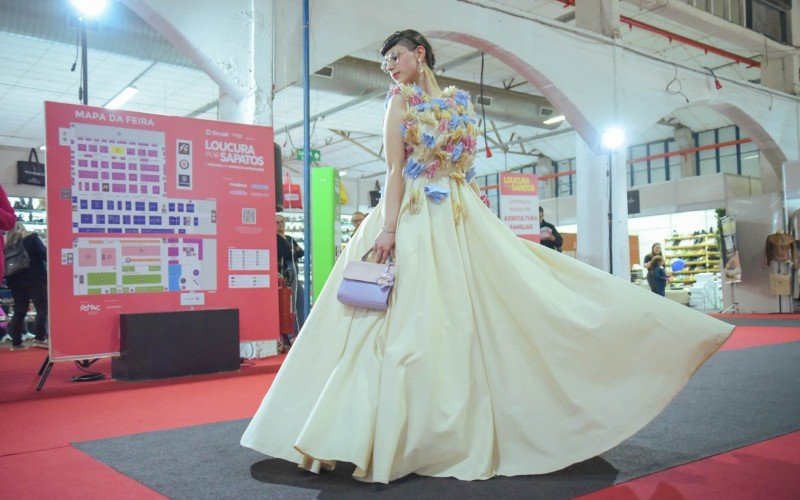 Desfile de moda realizado em meio à Loucura por Sapatos apresentou as ideias das novas profissionais da moda da região | abc+